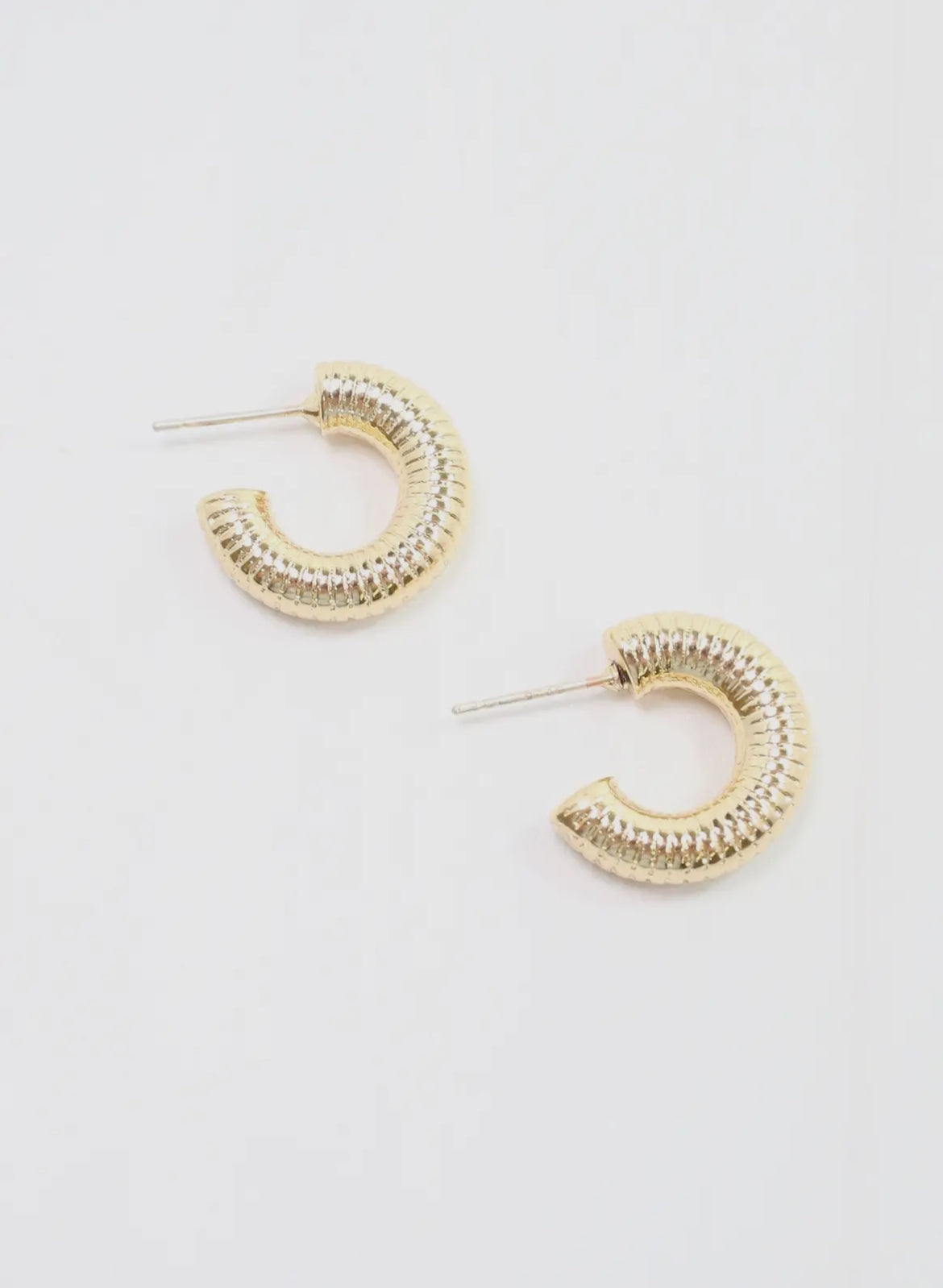 Ribbed Hoop Earring