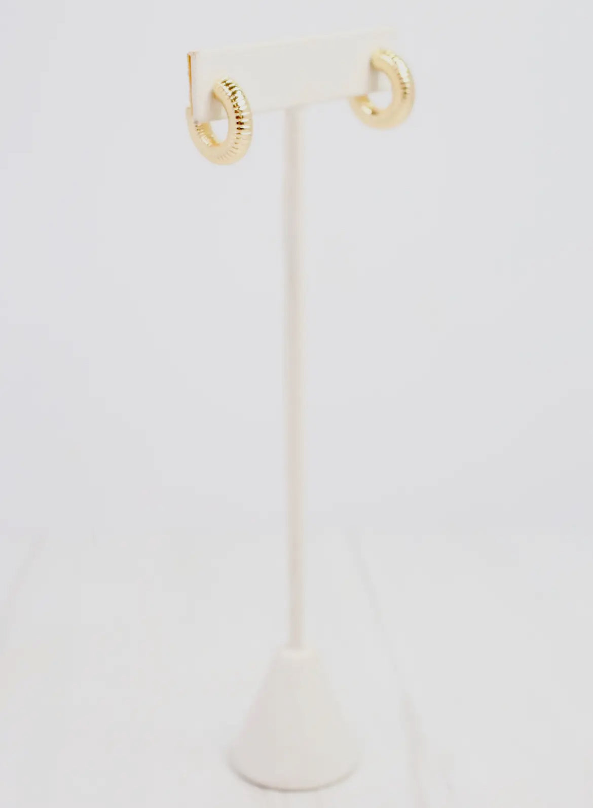 Ribbed Hoop Earring